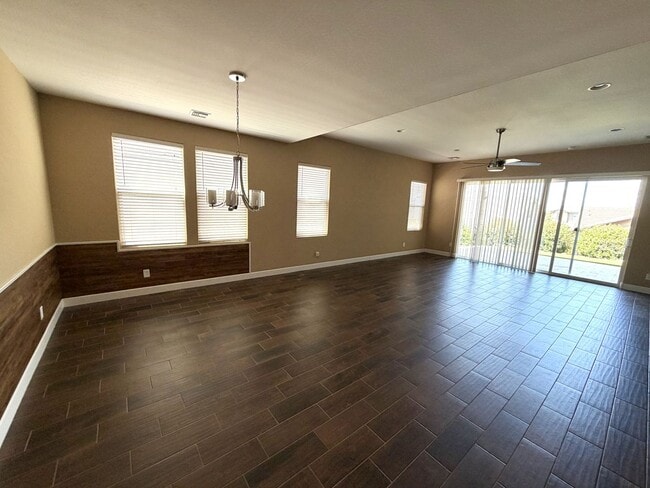 Building Photo - Gated Astoria Home