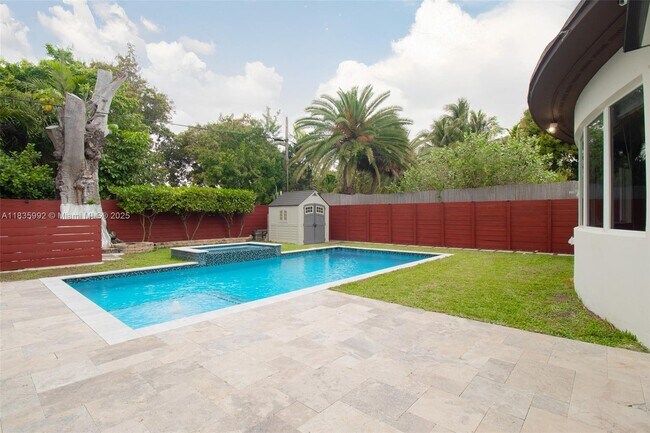 Building Photo - 3722 Royal Palm Ave
