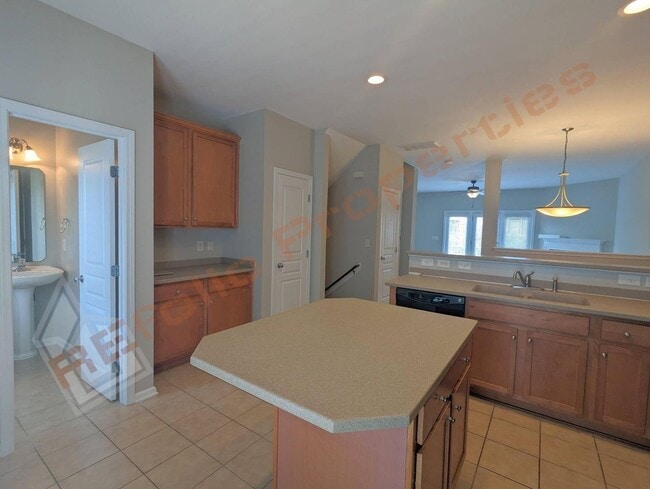 Building Photo - Great Location 3 Story 3 Bedroom, 3.5 Bath...