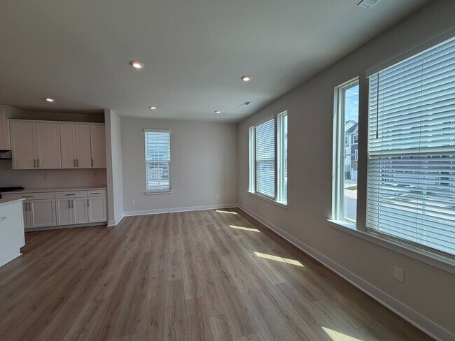 Building Photo - 921 Portrush Ln