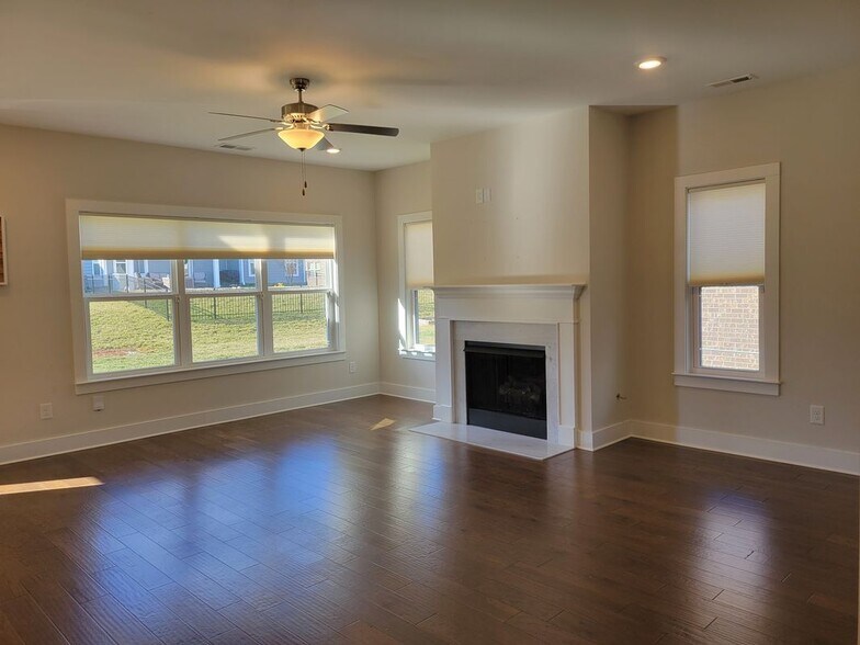 Building Photo - 1717 Buttonwood Lp