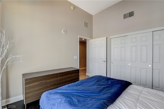 Building Photo - 150 S Las Vegas Blvd