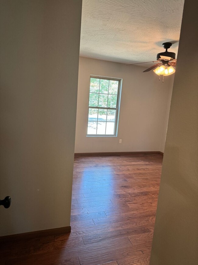 Building Photo - Beautiful Home Strafford, Missouri