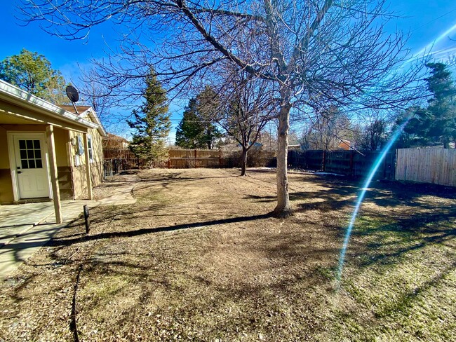 Building Photo - Charming Ranch in Jewell Heights with a hu...