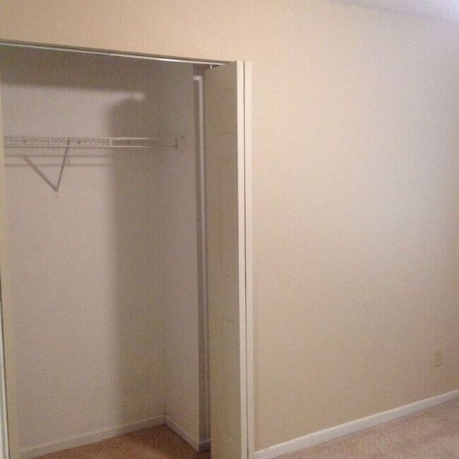 Building Photo - AVAILABLE NOW - NO SECURITY DEPOSIT REQUIRED