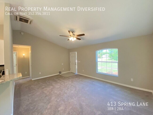 Building Photo - 413 Spring Ln
