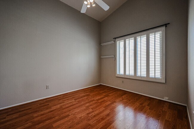 Building Photo - Welcome to this stunning 4 bedroom, 2 bath...