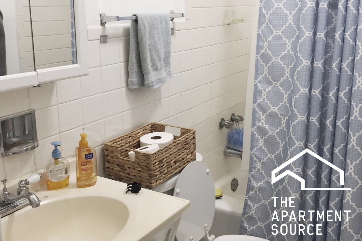 Building Photo - 917 W Waveland Ave