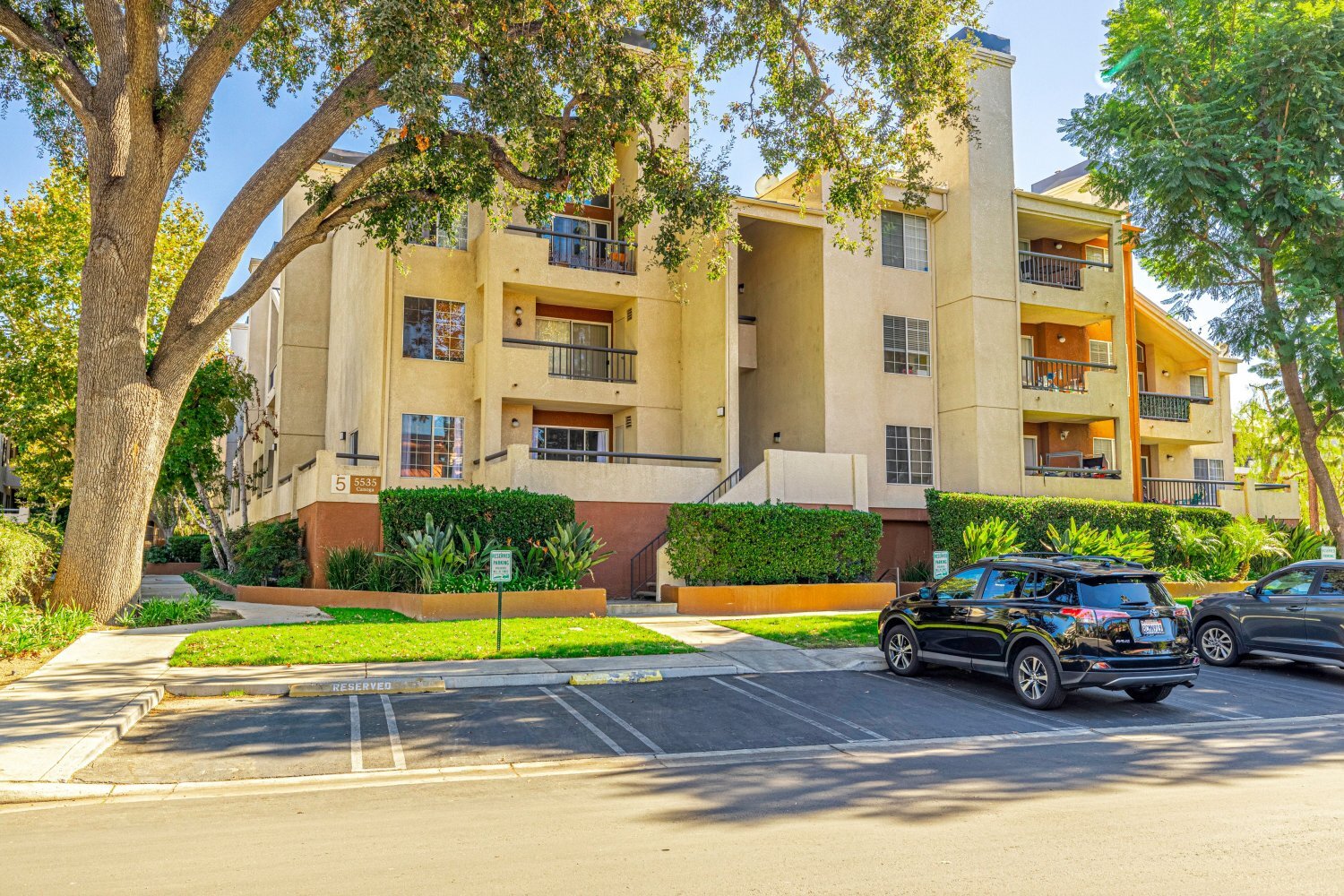 Building Photo - 5535 Canoga Ave