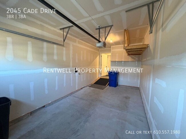 Building Photo - 2045 Cade Dr