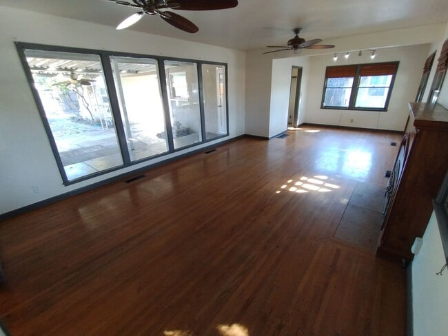 Building Photo - 210 Covena Ave