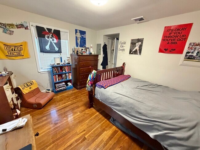 Building Photo - 176 Upland Ave