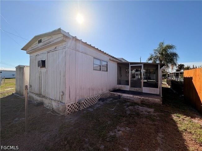 Building Photo - 121 Coachlight Ln