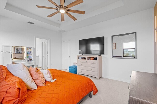 Building Photo - 4917 Oakmont Dr