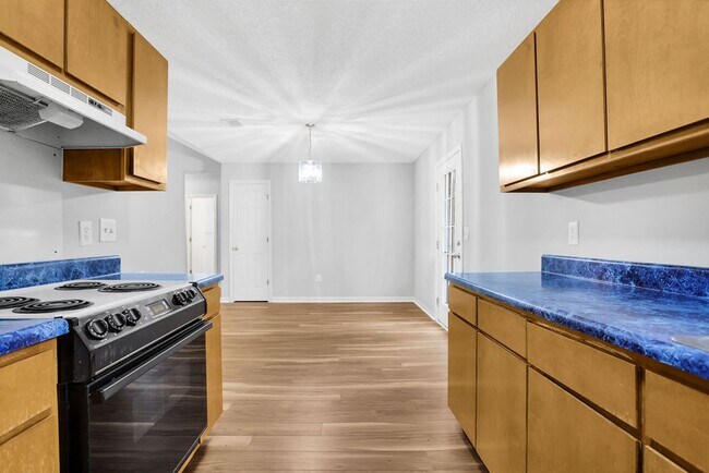 Building Photo - 3 bedroom 2.5 bath home