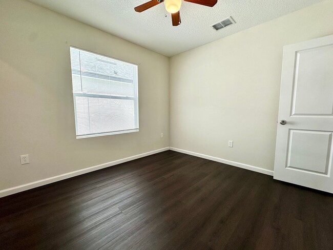 Building Photo - Live smart & stylish in this modern 3BR Eu...