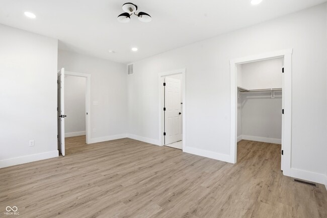 Building Photo - 4623 Rookwood Ave