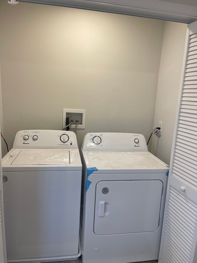 Building Photo - 416 ShadyNook St