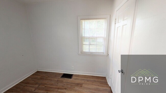 Building Photo - 314 E Hillsdale St