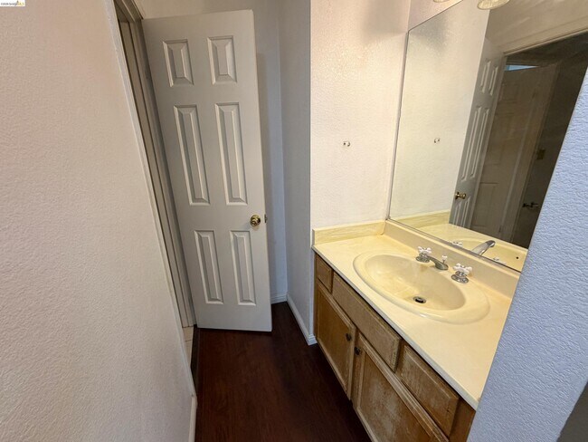 Building Photo - 7 Goldmeadow Ct