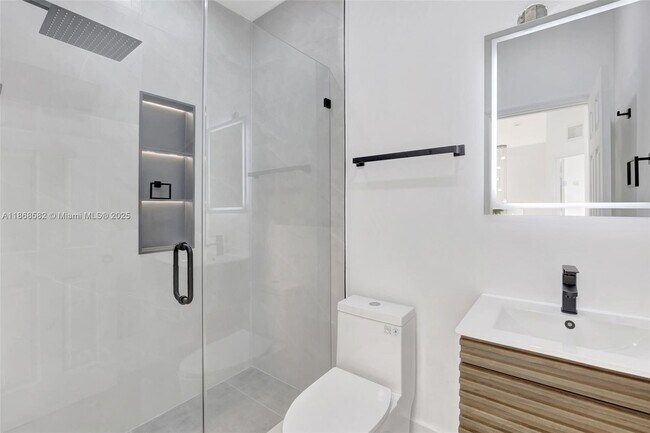 Building Photo - 964 NE 41st Pl