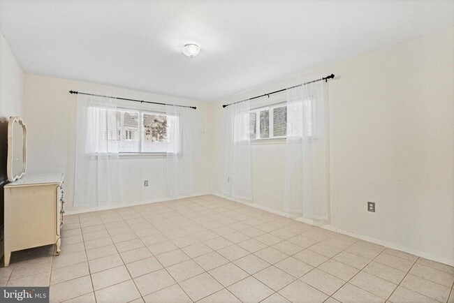 Building Photo - 1126 Ormond Ct