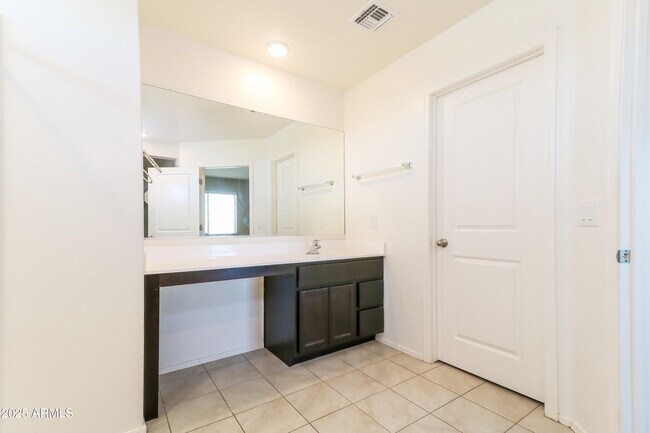Building Photo - 8579 S 253rd Ave
