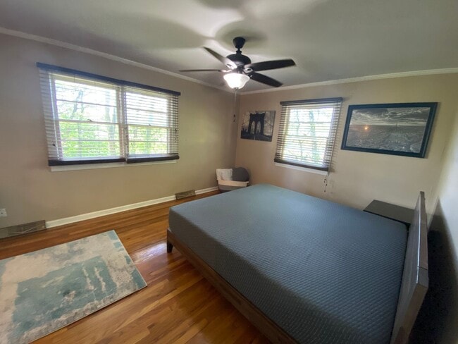Building Photo - Kennedy Drive Retreat - 4 bedrm with bonus...
