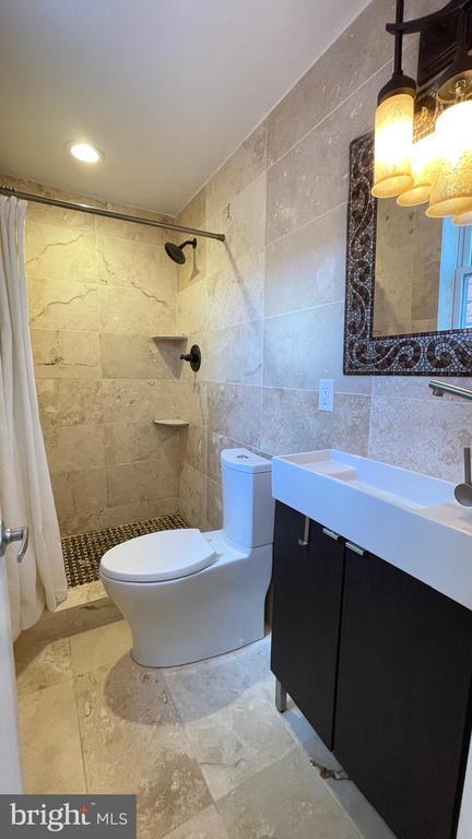 Building Photo - 324 Avon St