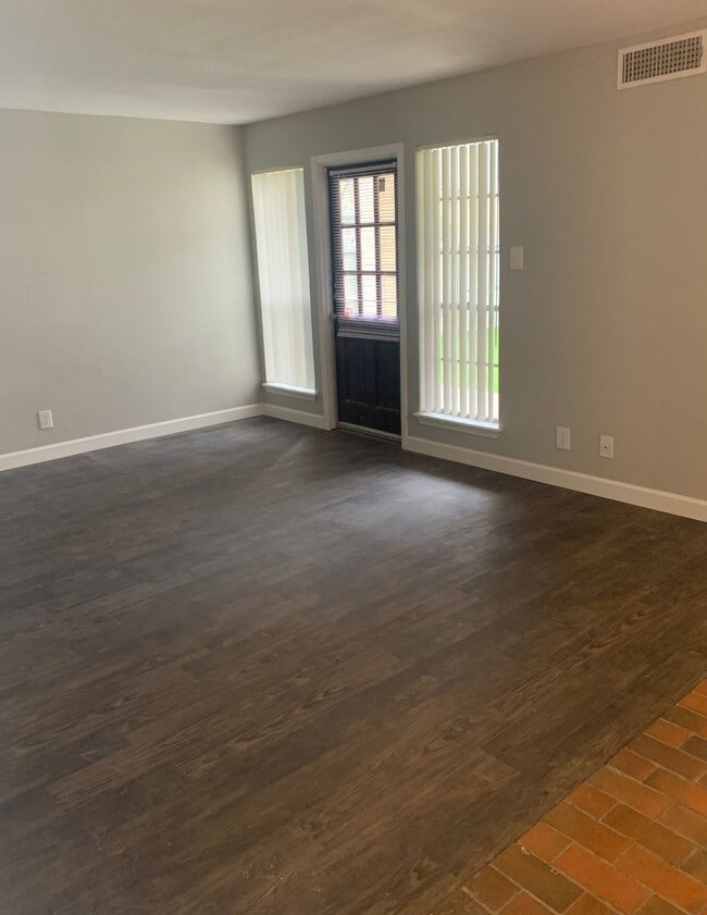 Building Photo - The Windsor