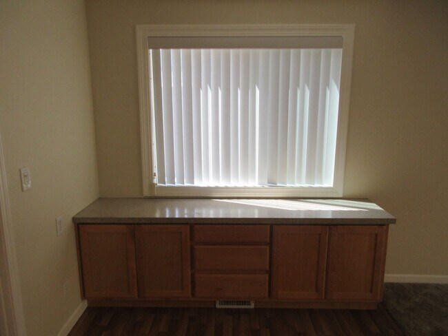 Building Photo - Well Maintained Three Bedroom in Keizer