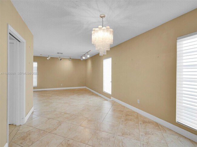 Building Photo - 1109 Biarritz Dr