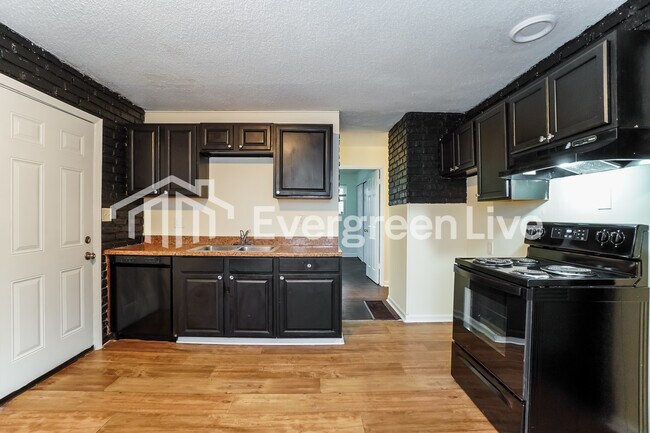 Building Photo - 1824 Nason Ave