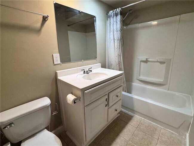 Building Photo - 3091 Colonial Way