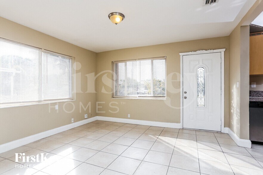 Building Photo - 4030 NW 8th Terrace