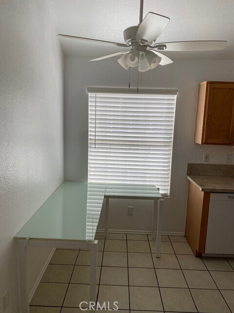 Building Photo - 27628 Powell Dr