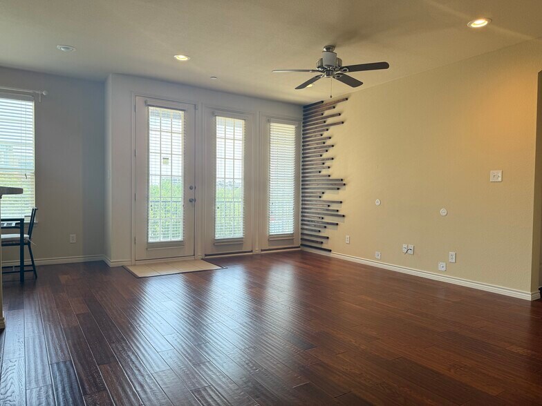 Building Photo - 950 Henderson St