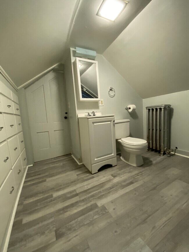 Bathroom - 28 Newbury St