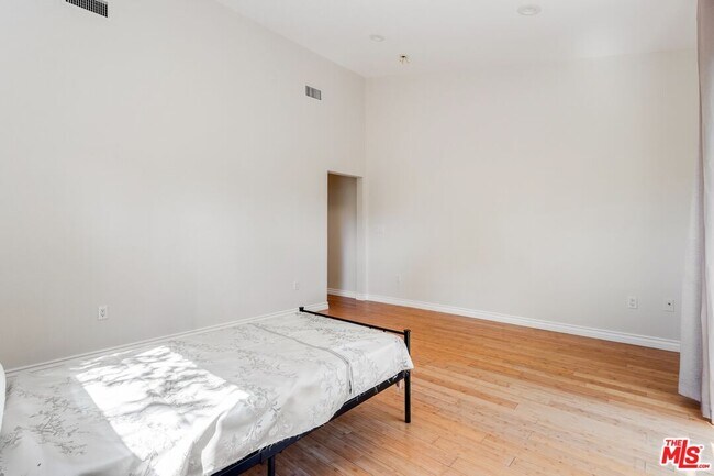 Building Photo - 22616 Berdon St