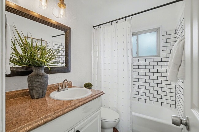 Building Photo - Wonderful Home