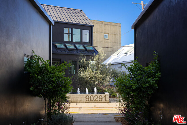 Building Photo - 1805 Penmar Ave