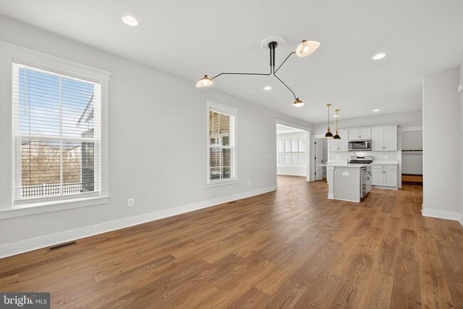 Building Photo - 513 Parkland Dr