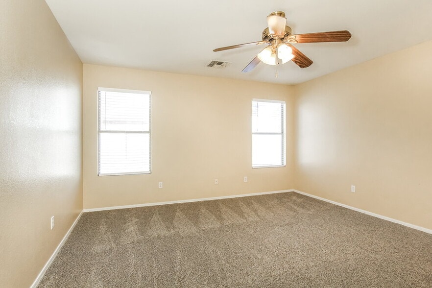 Building Photo - 2746 S Southwind Dr