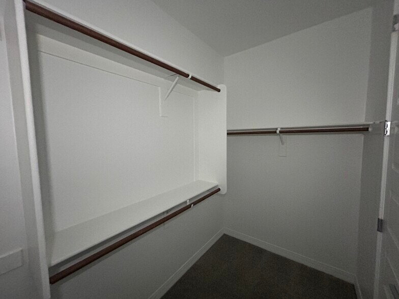 Building Photo - 2348 E Kelly Dr