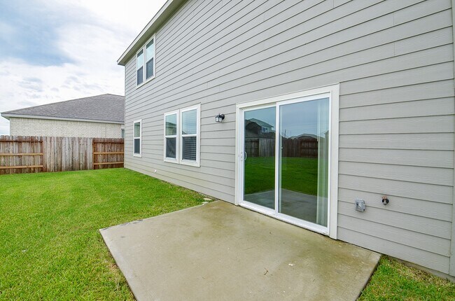 Building Photo - 27314 Clear Breeze Dr