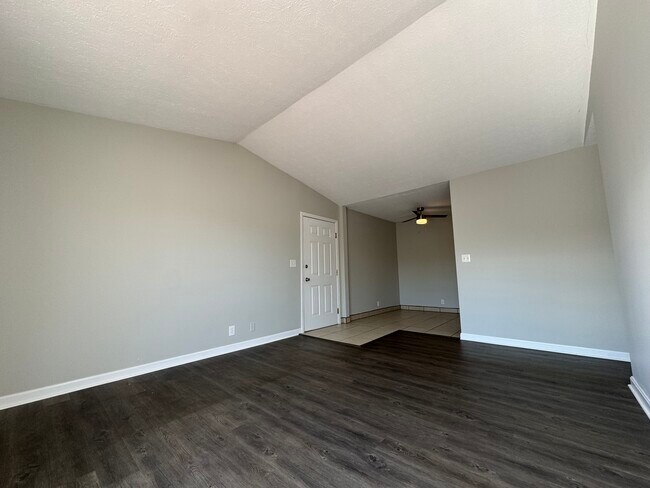 Building Photo - Woodfield