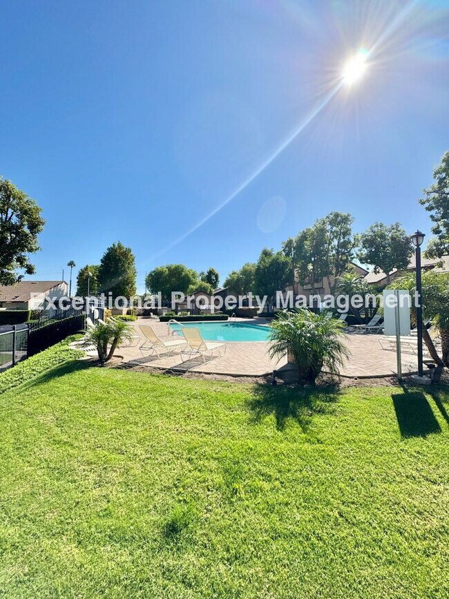 Building Photo - Ready to move in 2 bedroom 3 bath home!