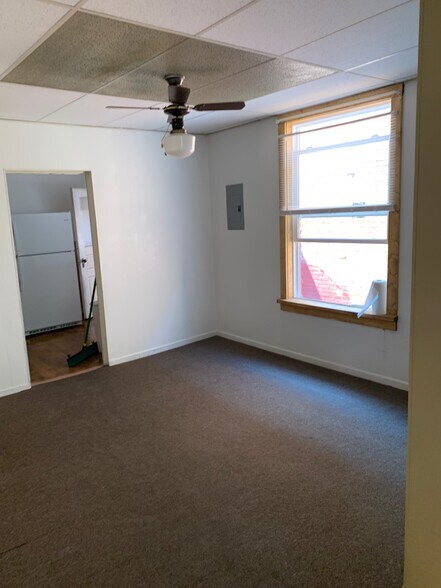 Building Photo - 800 W Broadway St