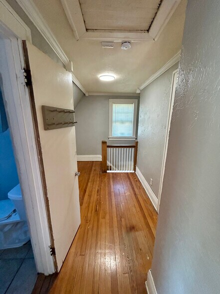 Building Photo - 1407 Strong Ave