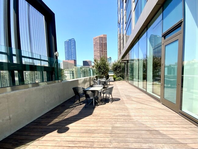 Building Photo - 889 Francisco St